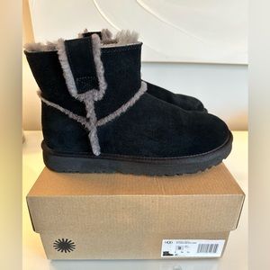 UGG Classic Mini Spill Seam Boot Black & Gray